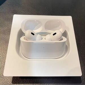 Apple White Wireless Earbuds